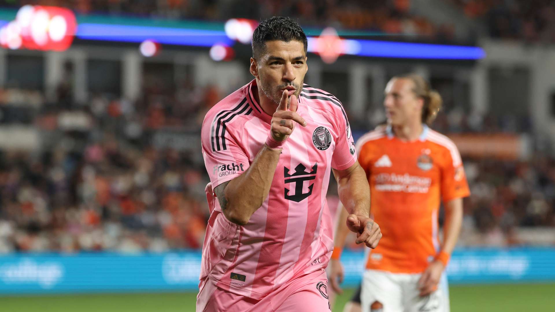 防线上熠熠 防线上熠熠